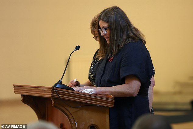 Gran giro en la saga de Dezi Freeman cuando la familia del oficial de policía asesinado Neal Thompson planea demandar a la policía de Victoria