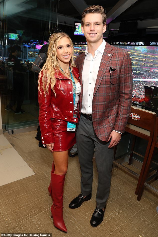 La heredera de los Chiefs, Gracie Hunt, anuncia su compromiso con el hijo del ex mariscal de campo de la NFL