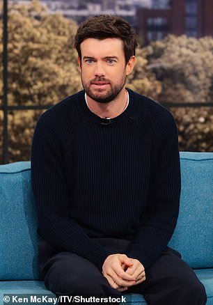 Jack Whitehall lidera el colapso de los fanáticos del Arsenal mientras la sorprendente salida de la Copa FA los deja temerosos de perderse el título de la Premier League… ¡y ya se están burlando de Piers Morgan!