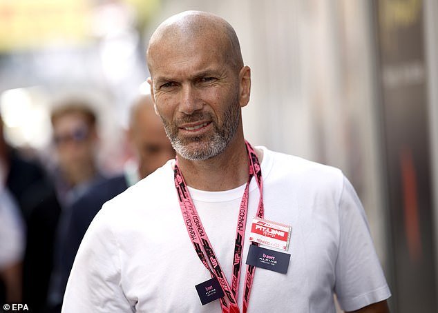 Nombrado: El club de la Premier League que ha “perseguido firmemente a Zinédine Zidane como entrenador”, ya que está “totalmente comprometido a convertirse en el entrenador en jefe de Francia”.