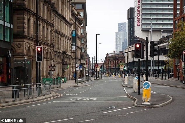 Un clubber de unos 20 años muere en la calle en Manchester tras enfermarse en el local