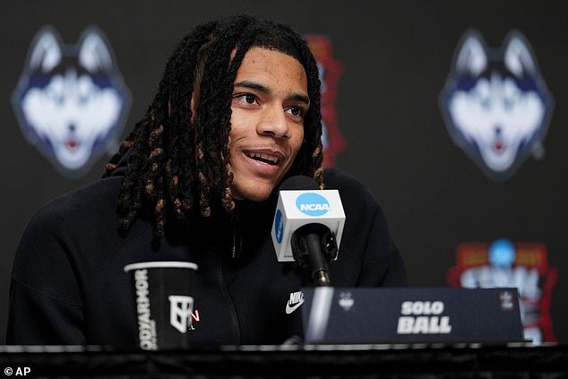 UConn sufre una lesión importante antes de la final de March Madness con un hombre estrella con botas de montaña