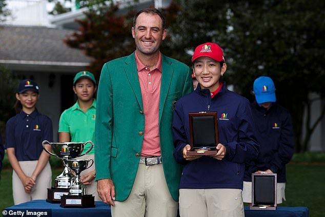 El No. 1 del mundo, Scottie Scheffler, revela el nacimiento sorpresa de su segundo hijo cuando llega al Masters con Remy, de 9 días.
