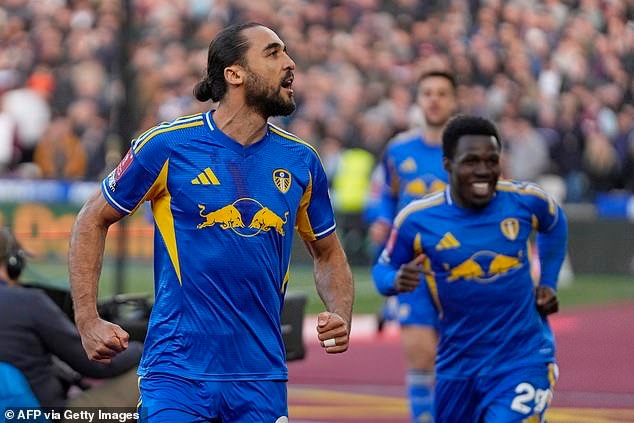 West Ham 2-2 Leeds (Penalti 2-4): El clásico de la Copa FA da nueva vida al estadio de Londres mientras los enérgicos Hammers sufren penales en la tanda de penaltis, ¡pero los fanáticos quedan BLOQUEADOS después de abandonar al equipo de Nuno Espirito Santo con un 2-0 abajo!