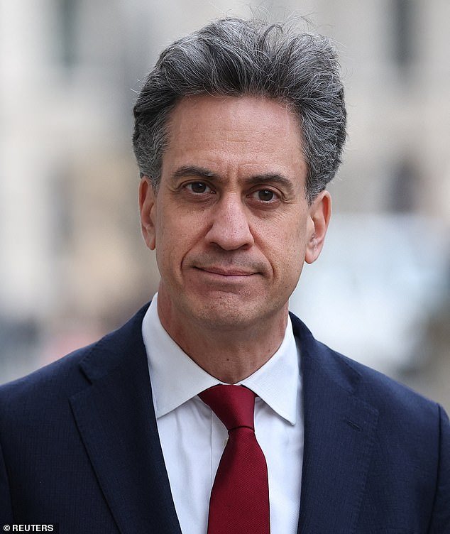 Red Ed se enfrenta a una revuelta de sus diputados por la prohibición de la extracción de petróleo y gas en el Mar del Norte, a medida que más parlamentarios laboristas exigen que abandone la agenda neta cero para reducir el costo de vida y recortar las facturas.