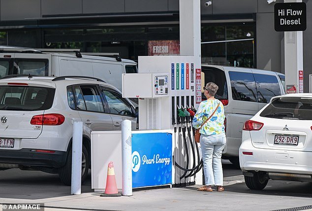 Por qué los australianos se verán obligados a racionar el combustible: la terrible advertencia de un experto de que el “punto de ruptura” está a sólo unos días de distancia, a pesar del nuevo acuerdo de suministro del gobierno albanés