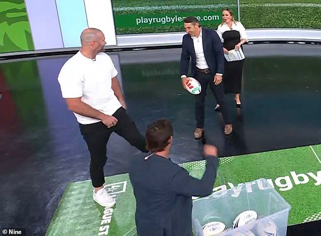 La leyenda del fútbol Boyd Cordner tiene un vergonzoso fallo de vestuario en la televisión en directo: “¡Lleva tanga!”