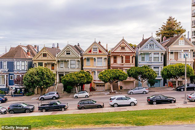 Más estadounidenses que nunca están pasando a la clase media alta, pero algunos TODAVÍA no se sienten ricos