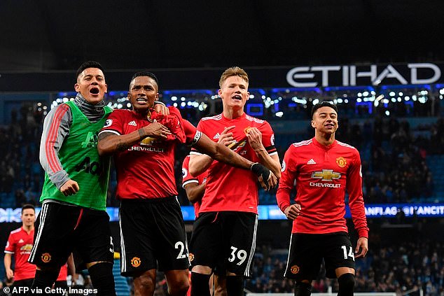 Un equipo de fútbol fuera de la liga repleto de estrellas y ex jugadores de la Premier League ficha al ícono del Man United