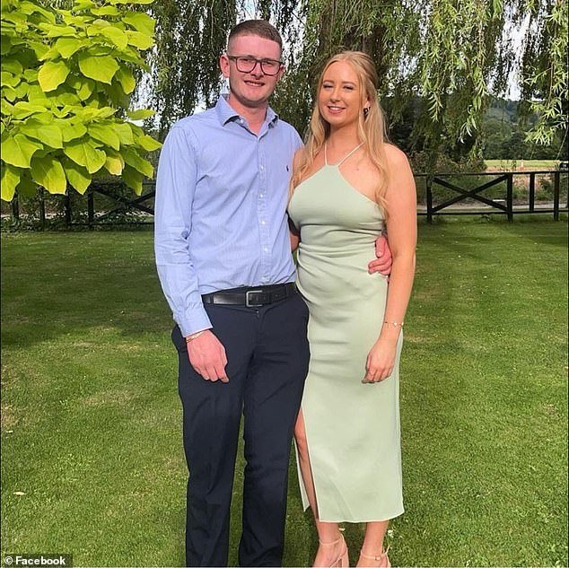 La pareja comparece ante el tribunal después de que un niño de 13 años muriera en un accidente de “auto, bicicleta y scooter” que dejó a otros dos adolescentes en el hospital.