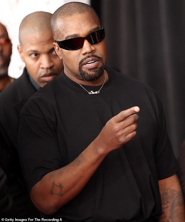 Keir Starmer pidió que Kanye West sea expulsado del Reino Unido para impedirle actuar en Londres debido al historial de sentimientos antisemitas del rapero.