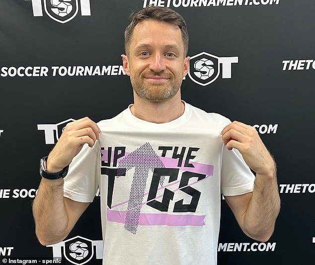 El fundador de Hashtag United, Spencer Owen, revela por qué el club semiprofesional de YouTube está rompiendo la tradición al pedir el descenso y cómo los funcionarios “sordos” se están equivocando: “Así es como se ve la propiedad responsable”