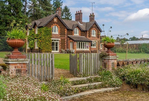 El feriado dejó a Edward obligado a pasar la Pascua porque Andrew se metió en problemas por Wood Farm.