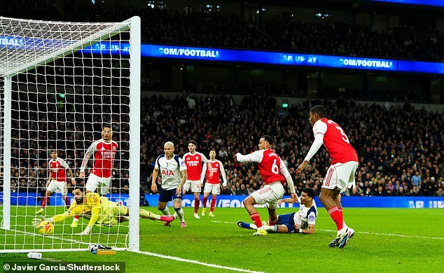 Cómo David Raya pasó de un partido difícil en Southport a convertirse en el mejor portero de la Premier League, y las historias que demuestran que es el hombre perfecto al que Mikel Arteta puede recurrir después de dos derrotas en la copa.