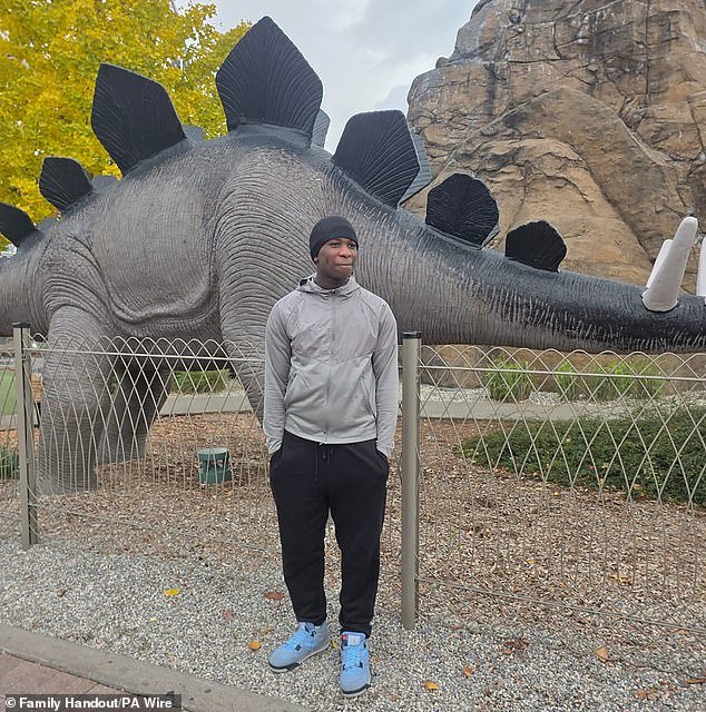 Un estudiante de 14 años asesinado a tiros en Londres le dijo a su madre “destrozada” que hizo un vídeo de rap con amigos pero “nunca volvió a casa”