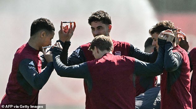 Mikel Arteta explica lo que debe hacer el Arsenal antes del choque de la Liga de Campeones en Lisboa… y rompe el silencio sobre rutinas de entrenamiento extrañas