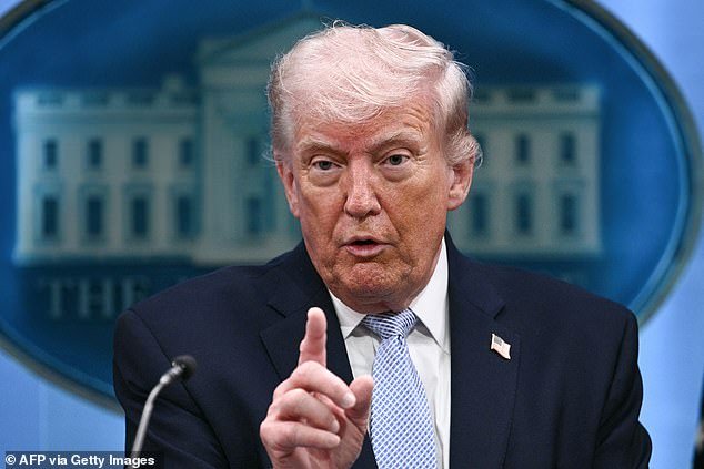 Revelado el hombre más influyente de Estados Unidos: la reacción de asombro de Trump cuando DailyMail+ reveló el ranking America 250 Power List… ofrece pistas importantes sobre nuestro PRÓXIMO presidente