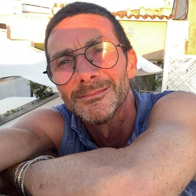 El veterano trabajador de Waitrose fue despedido por emprender acciones contra un ladrón de huevos de Pascua. Dice que su “prioridad es conseguir un trabajo”, pero bromea diciendo que no se puede tratar de “tratar con ladrones”.