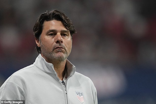 La estrella del fútbol estadounidense sufre una lesión importante cuando lo tienen que llevar en camilla, poniendo en duda sus sueños de Copa del Mundo.