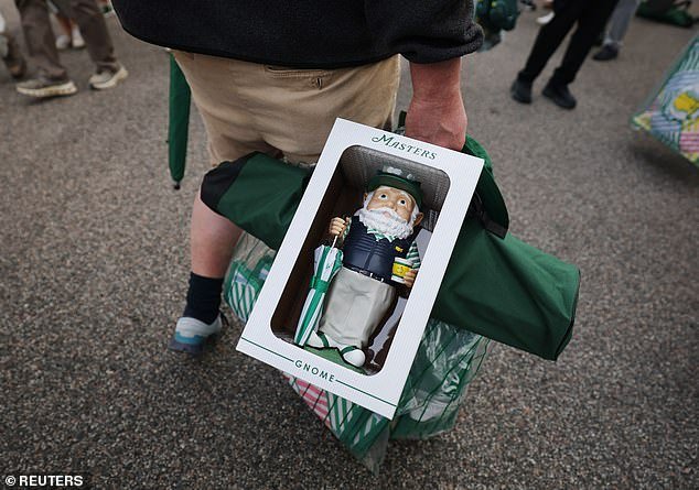 El mercado negro del Masters para los GNOMES: Los aficionados al golf se apresuran a comprar ediciones limitadas por 49,99 dólares -que se revenderán por hasta 10.000 dólares- y Augusta “dejará de vender figuras ESTE AÑO”