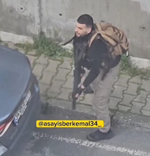 Un tiroteo en el consulado israelí mató a un pistolero “terrorista religioso” en Estambul e hirió a otros dos, pocas horas antes de la fecha límite de Trump para Irán.