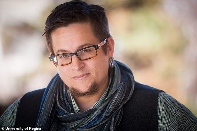 Académico canadiense despertado con niño no binario objeto de burla por elección de pronombre absurdo