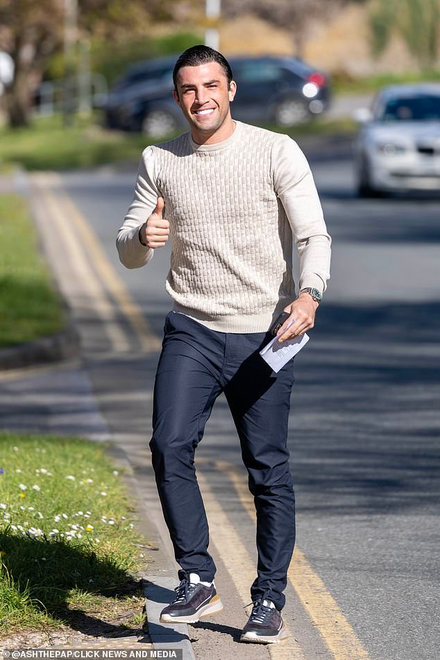 La estrella de Love Island, Jack Fincham, revela su nuevo trabajo cuando comparece ante el tribunal por faltar al servicio comunitario por rehabilitación.