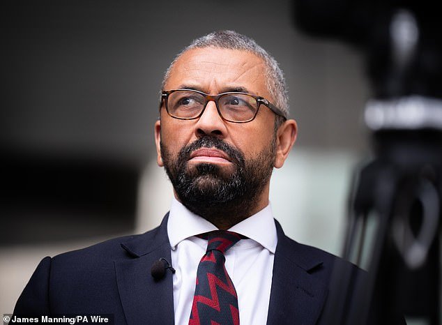 Los conservadores prometen prohibir a los trabajadores del sector público disfrutar de una semana de cuatro días por cinco días de salario si son reelegidos.