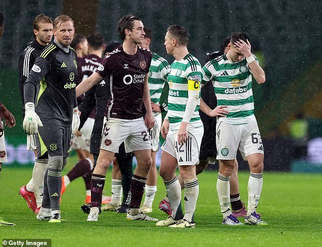 ¡ES UN JUEGO! Los anfitriones del Celtic, Hearts y Rangers, viajan a Falkirk el último día del partido mientras los juegos posteriores a la división abren la posibilidad de una batalla real de gran éxito por el título.