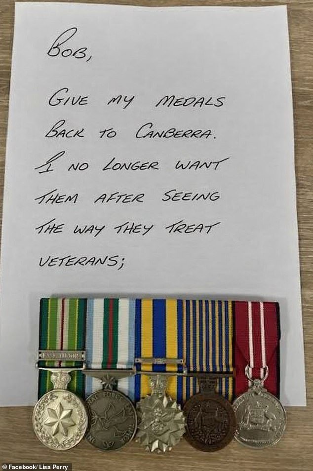 Una nota brutal de un veterano de ANZAC revela por qué devuelve sus medallas de servicio al gobierno