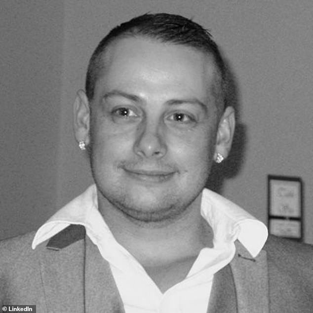 Trabajador penitenciario condenado por falsificar registros después de dormir en el trabajo en lugar de controlar a un recluso vulnerable que se suicidó en su celda.