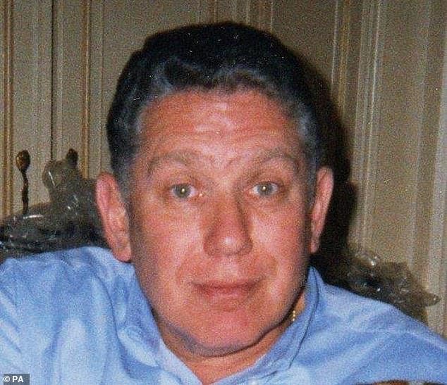 Hombre arrestado bajo sospecha de asesinar a un rico empresario de Leeds hace más de 20 años