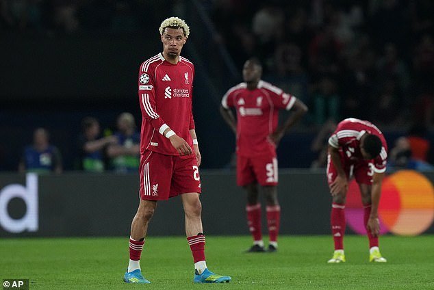 El PSG agarró las costuras de un Liverpool deshilachado y las destrozó… otra maravilla de Anfield mira más allá de este club dividido, escribe OLIVER HOLT