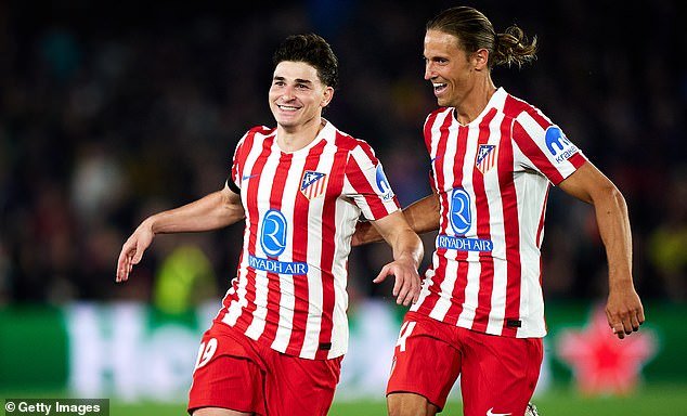 La retorcida máquina del Atlético de Madrid de Diego Simeone recibe una tarjeta roja en el Camp Nou: un impresionante tiro libre de Julián Álvarez aseguró la victoria por 2-0 sobre el Barcelona, escribe KIERAN GILL