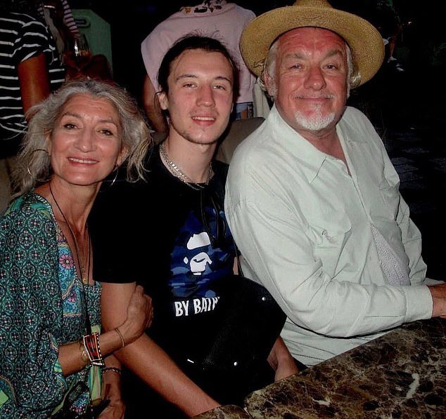 El músico cuenta la terrible experiencia después de que su hijo de 21 años condujera hasta Primrose Hill con la cámara “para filmar un poco”… y luego recibió la llamada que ningún padre quiere.