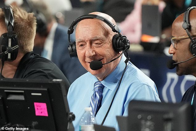 La estrella del baloncesto universitario de 86 años comparte noticias desgarradoras después de una reciente exploración contra el cáncer.