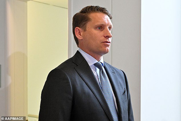Andrew Hastie rompe el silencio sobre Ben Roberts-Smith y revela que es posible que le pidan que testifique en su contra