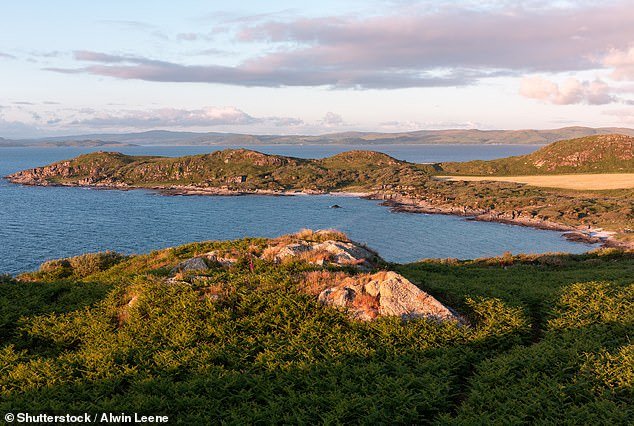 Los mejores lugares escondidos para vacacionar en Gran Bretaña a medida que llega el verano, incluido el “pedazo de Italia en el norte de Gales” y el “Hawái del norte”