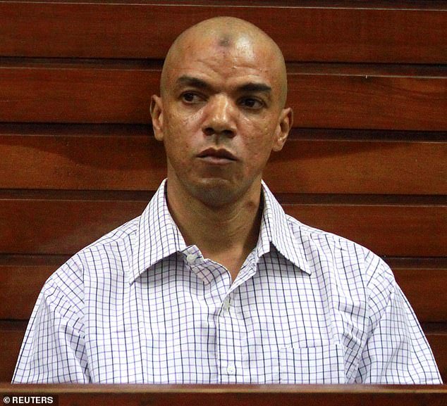 El británico de 43 años comparece ante el tribunal acusado de dirigir las actividades del grupo terrorista Al-Shabaab, con base en Somalia