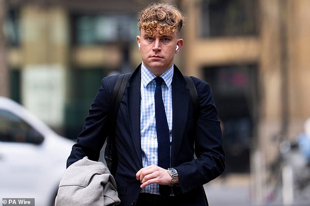 Un policía que abusó de sus novias y derramó miles de libras debido a su adicción al juego ha sido declarado culpable de fraude y control coercitivo.