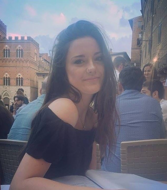 La gerente de whisky cuyo bolso de diseño que contenía un huevo Fabergé de £ 2 millones fue robado de un pub del Soho está “muy molesta” por el robo, dice su madre.