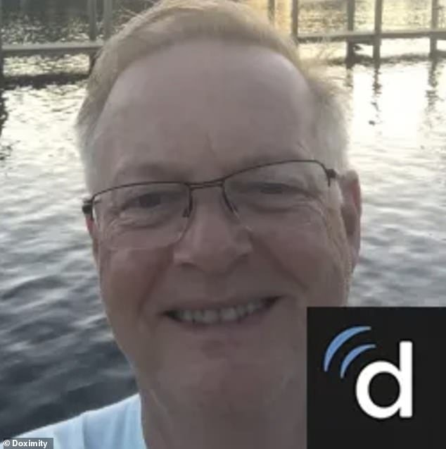 El forense que bromeó sobre el “gran y hermoso obituario” de Trump fue rápidamente suspendido