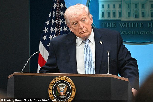 Trump niega haber declarado una “victoria prematura” en Irán y advierte a Teherán de que sería mejor no cobrar a los compradores en el Estrecho de Ormuz