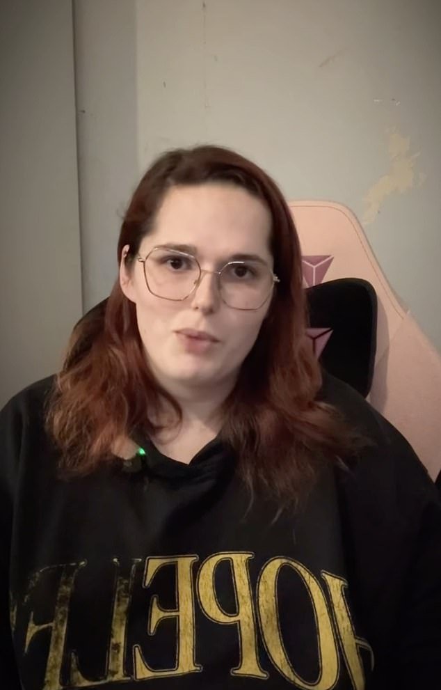 La estrella trans de los dardos rompe a llorar y afirma que se ha ‘retirado’ ya que las jugadoras transgénero están PROHIBIDAS en los eventos femeninos debido a un cambio importante en las reglas.