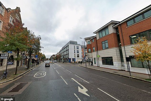 Hunt se lanzó a favor de una mujer después de que a un pensionista le “robaron su Rolex y abusaron sexualmente”.