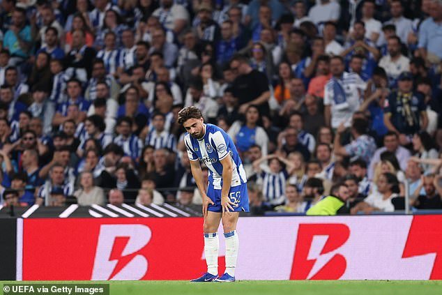 ¿Es este el peor gol en propia puerta de todos los tiempos? Nottingham Forest está encantado con el regalo de la estrella del Oporto, ya que un error impactante mantiene viva su campaña en la Europa League.