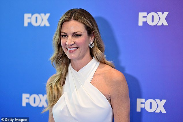 Erin Andrews revela entre lágrimas que su padre sufrió un infarto frente a ella en Nochebuena