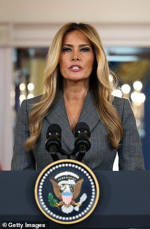 La casamentera entre Melania y Donald Trump se pronuncia tras su impactante discurso denunciando los vínculos con Epstein y se prepara para testificar bajo juramento sobre cómo se conocieron