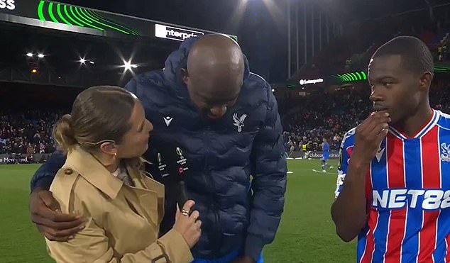 ‘¡Que alguien controle a su novio!’: la estrella de Crystal Palace Jean-Philippe Mateta se abraza con la reportera de TNT Sports Olivia Buzaglo en una divertida entrevista posterior al partido