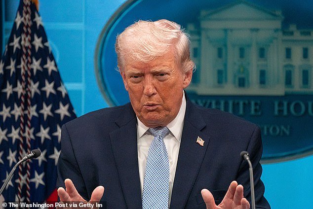 Trump convoca a líderes bancarios por una nueva y terrible amenaza al sistema financiero global